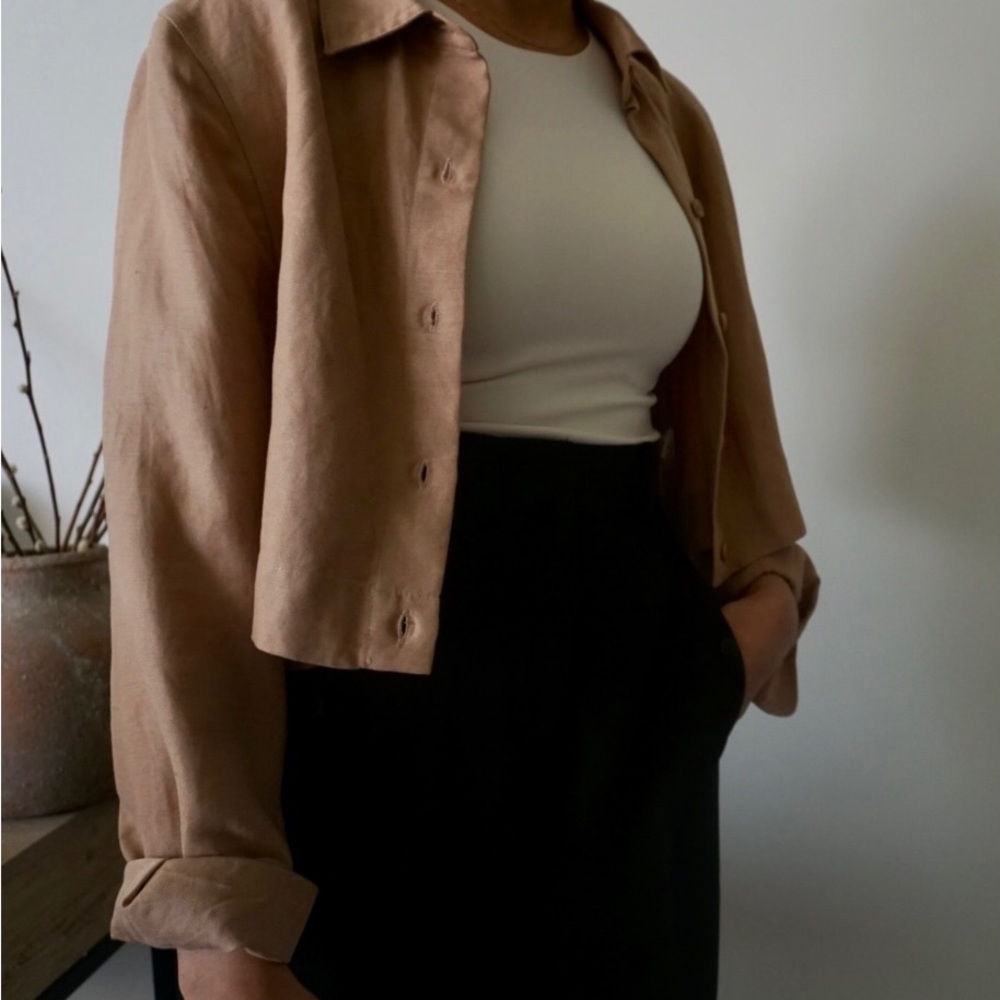 Aritzia Wilfred tan cropped shirt jacket